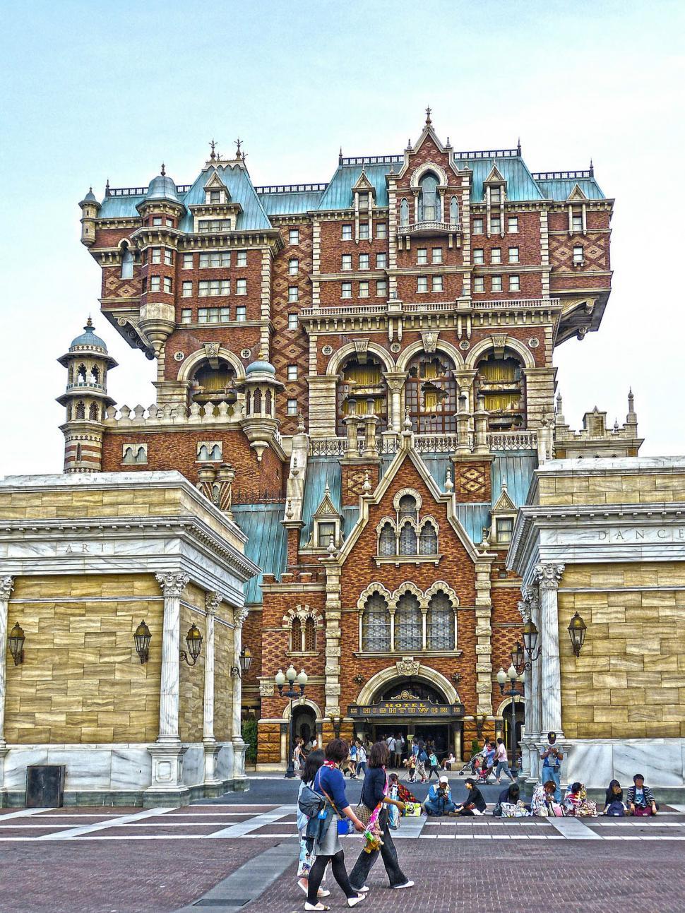 Free Image of Tourists in Japan 