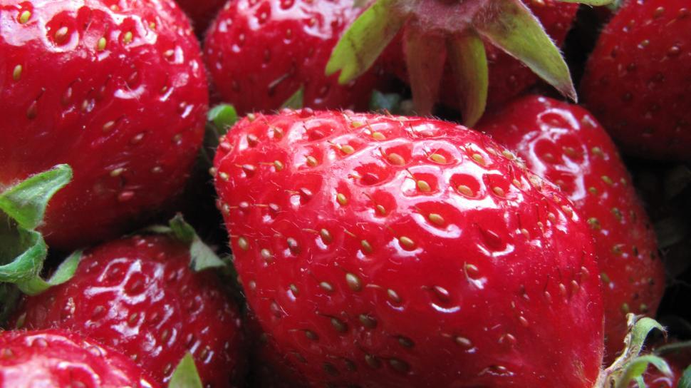 Free Image of Close Up of a Bunch of Strawberries 