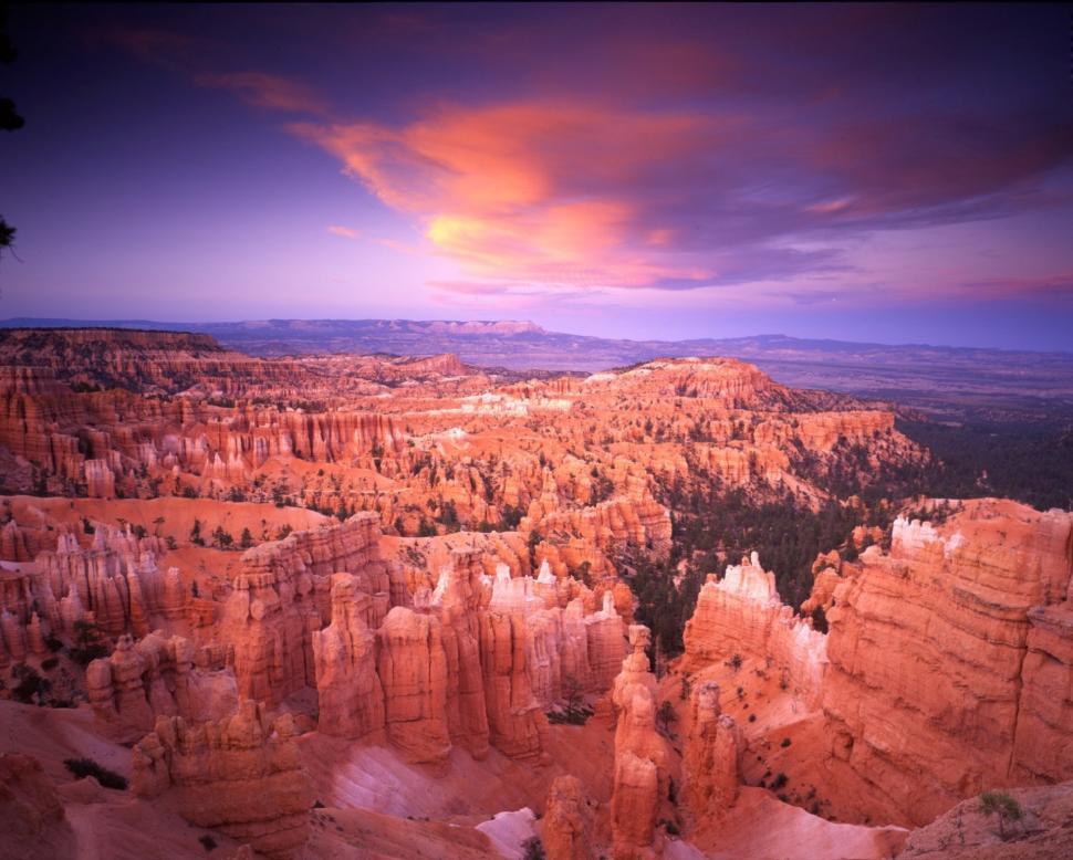 Free Image of Majestic Sunset Over Mountain Range 