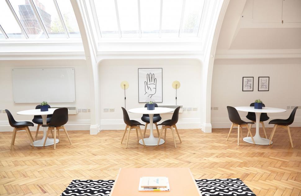Free Image of Room Filled With Tables and Chairs 