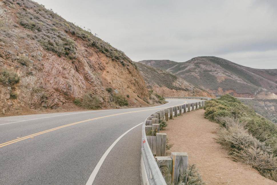 Free Image of Empty Road With Mountain Background 