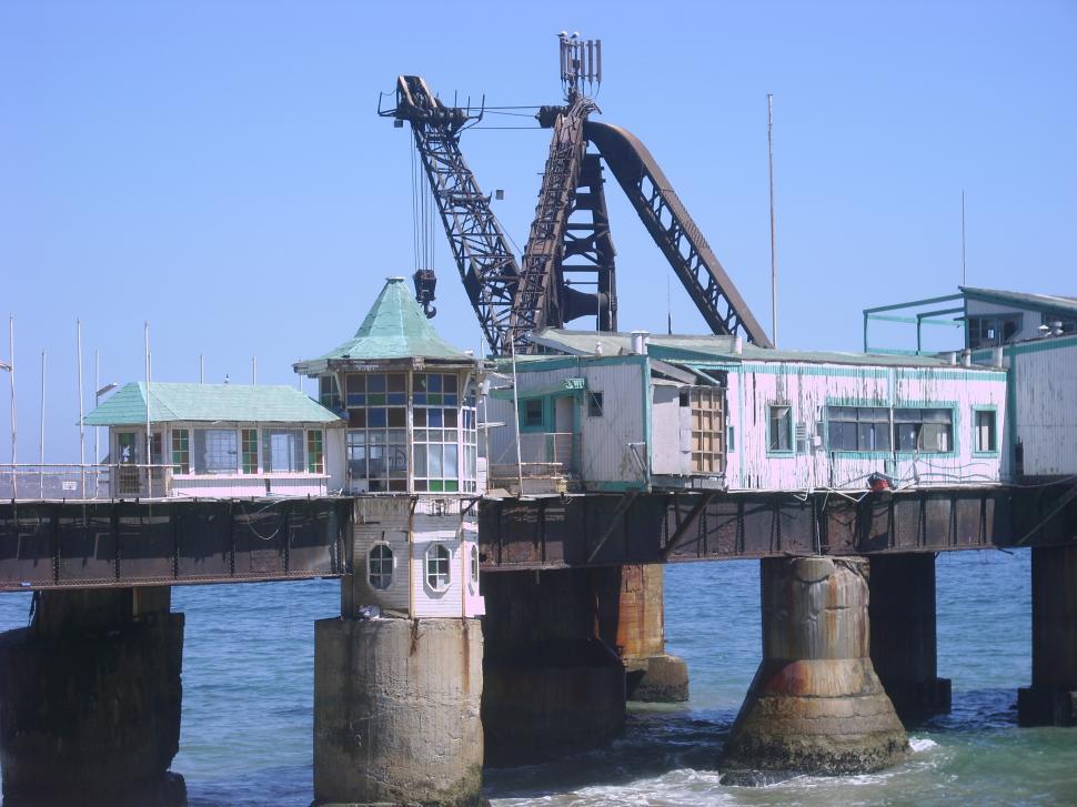 Free Image of VALPARAÍSO ES ASÍ - dock and cranes 