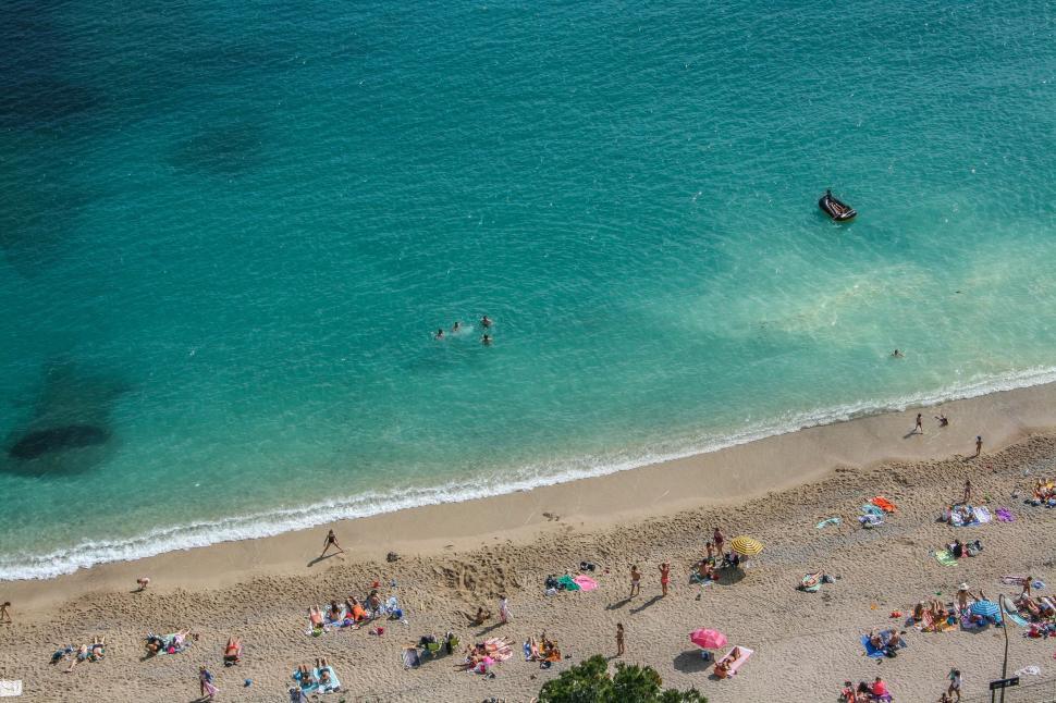 Free Image of Group of People Enjoying Beach by Ocean 