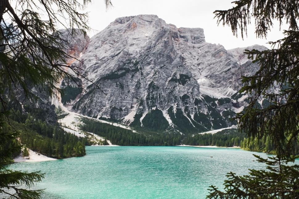 Free Image of Lake Surrounded by Mountains and Trees 