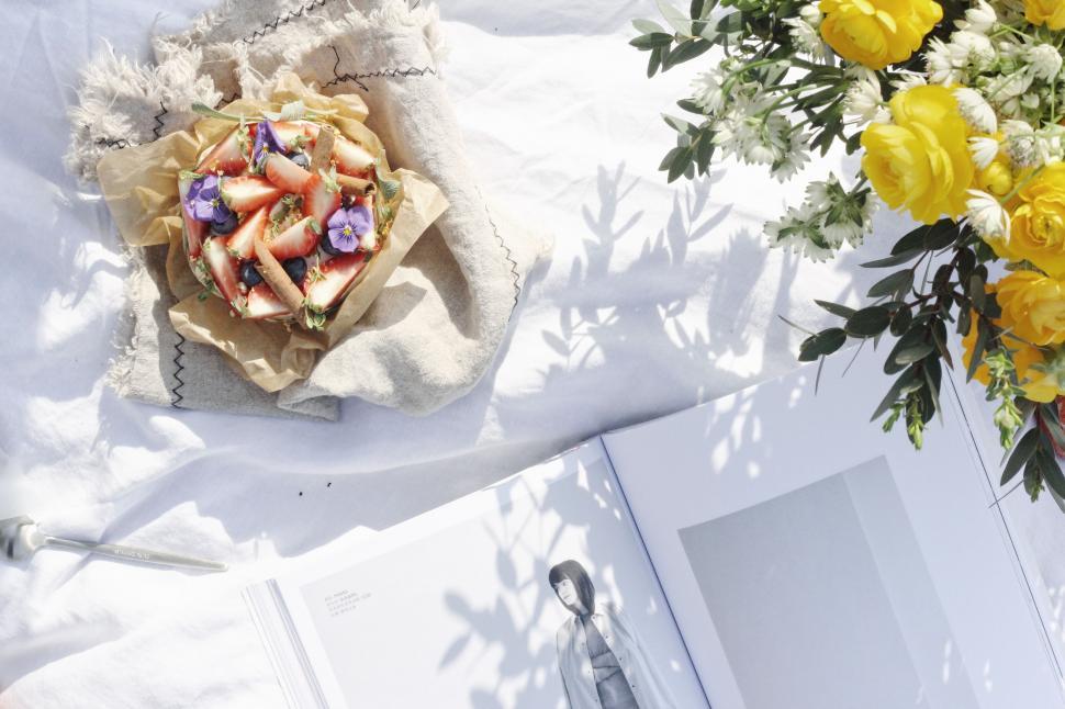 Free Image of Table With Flowers and a Book 