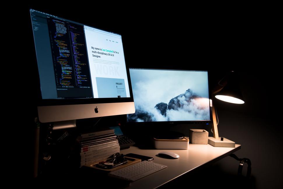 Free Image of Modern Computer Desk Setup With Dual Monitors and Mouse 