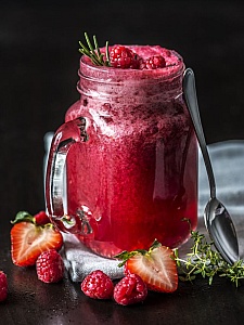 https://freerangestock.com/thumbnail/126691/strawberry-and-raspberry-smoothie-in-a-jar.jpg