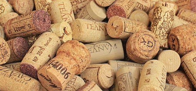 https://freerangestock.com/thumbnail/134806/used-wine-corks--background.jpg