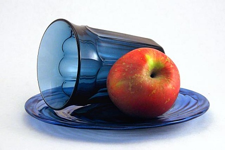 https://freerangestock.com/thumbnail/2547/plate-glass-apple.jpg