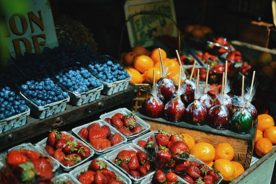Free Image of Display of Strawberries and Oranges at Market 