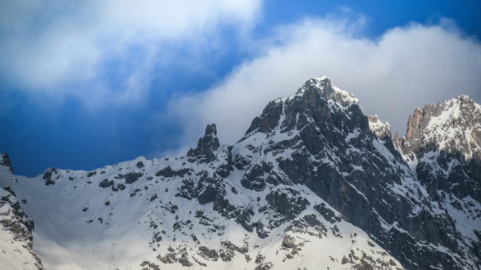 Free Image of Majestic Snow Covered Mountain With Clouds 