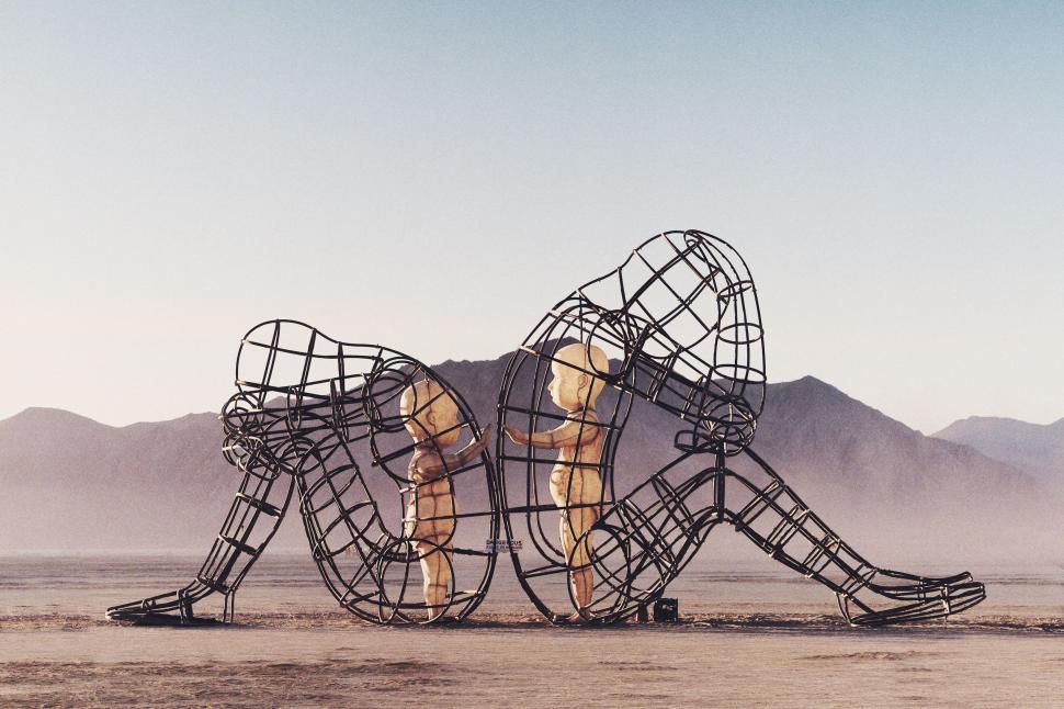 Free Image of Sculpture in the Desert With Mountains 