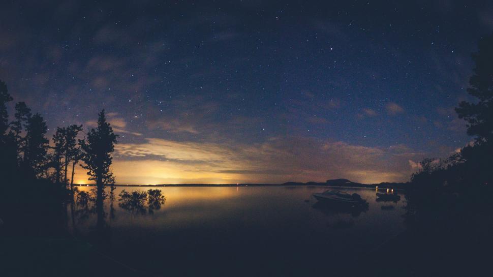 Free Image of Night Sky Reflecting in Water 