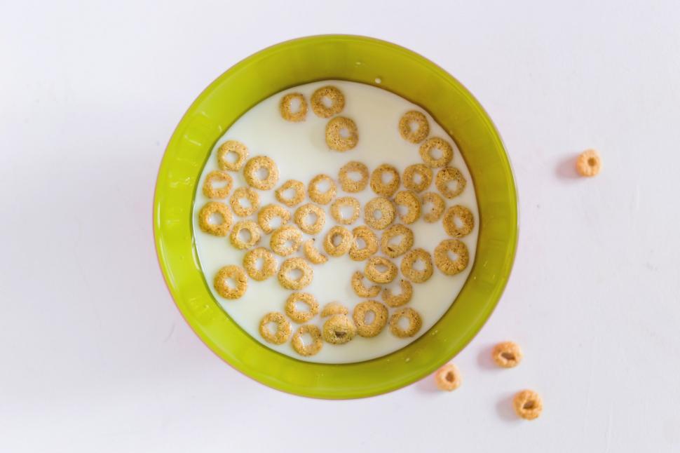 Free Image of Green Bowl Filled With Cereal on White Table 