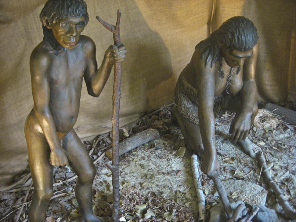 Free Image of neandertal men statues 