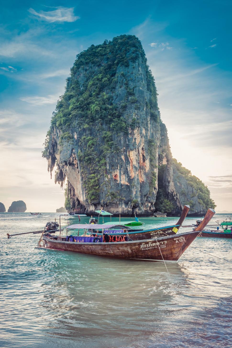 Free Image of Long Boat Resting on Water 