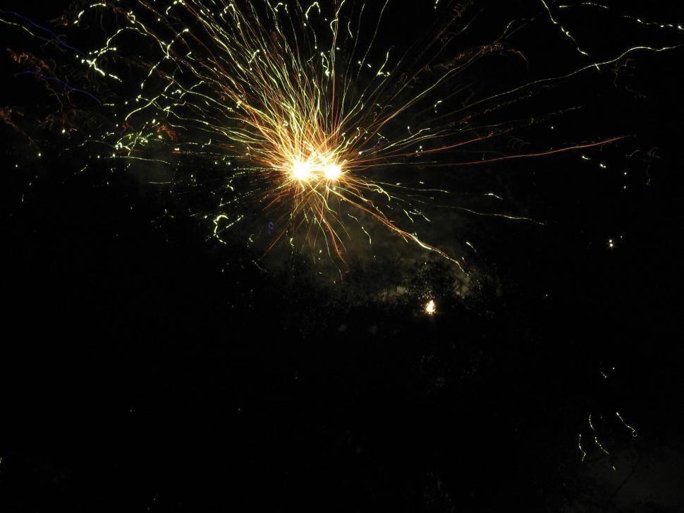 Free Image of Sparking fireworks 