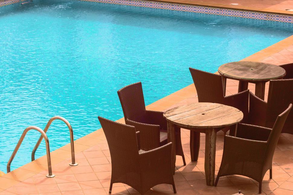 Free Image of Pool With Table and Chairs 