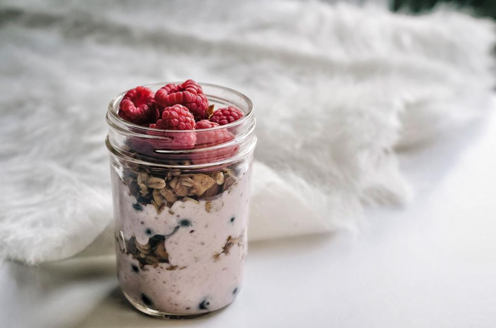 Free Image of Glass Jar Filled With Granola and Raspberries 