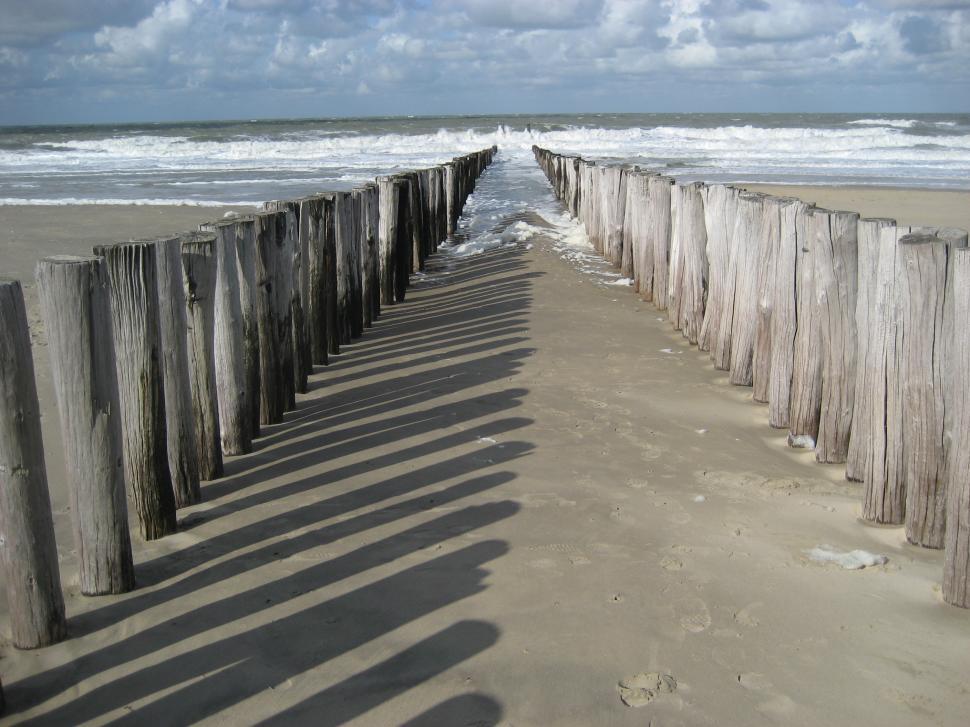 Free Image of Pilings into the ocean 