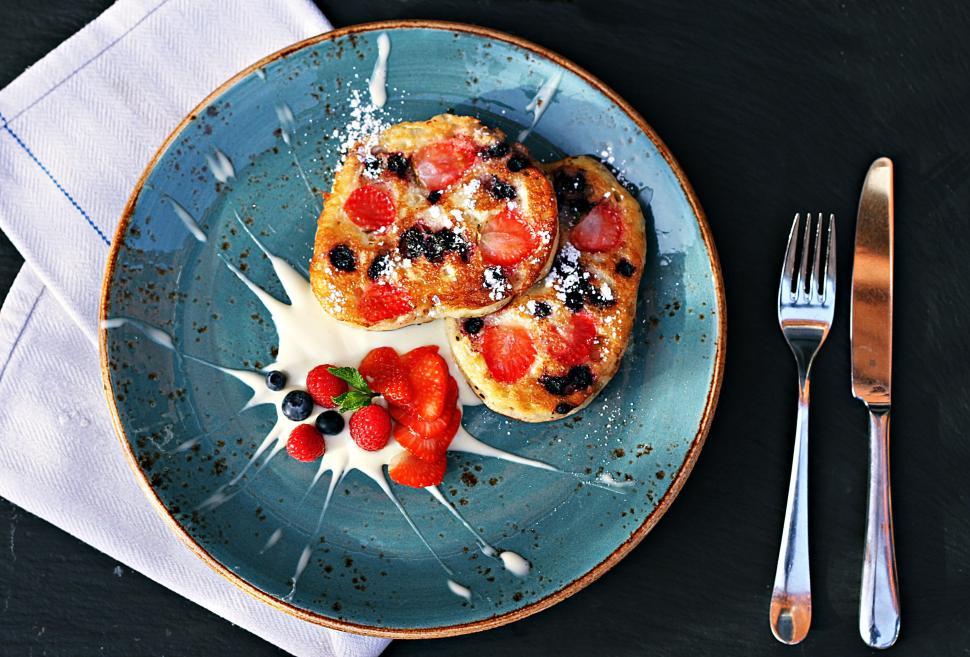 Free Image of Blue Plate With Fruit-Topped Pancakes 