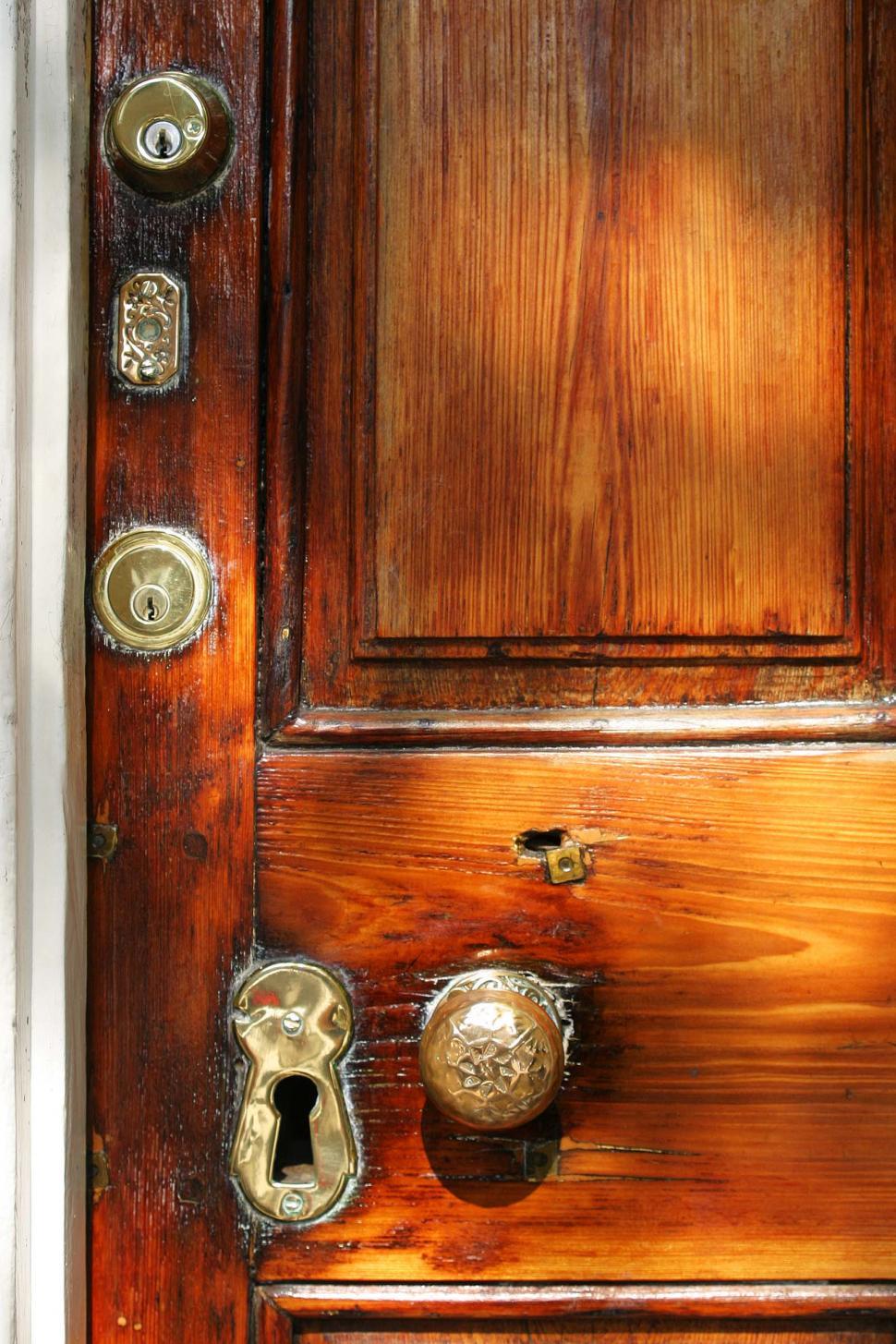 Free Image of door and old doorknob 