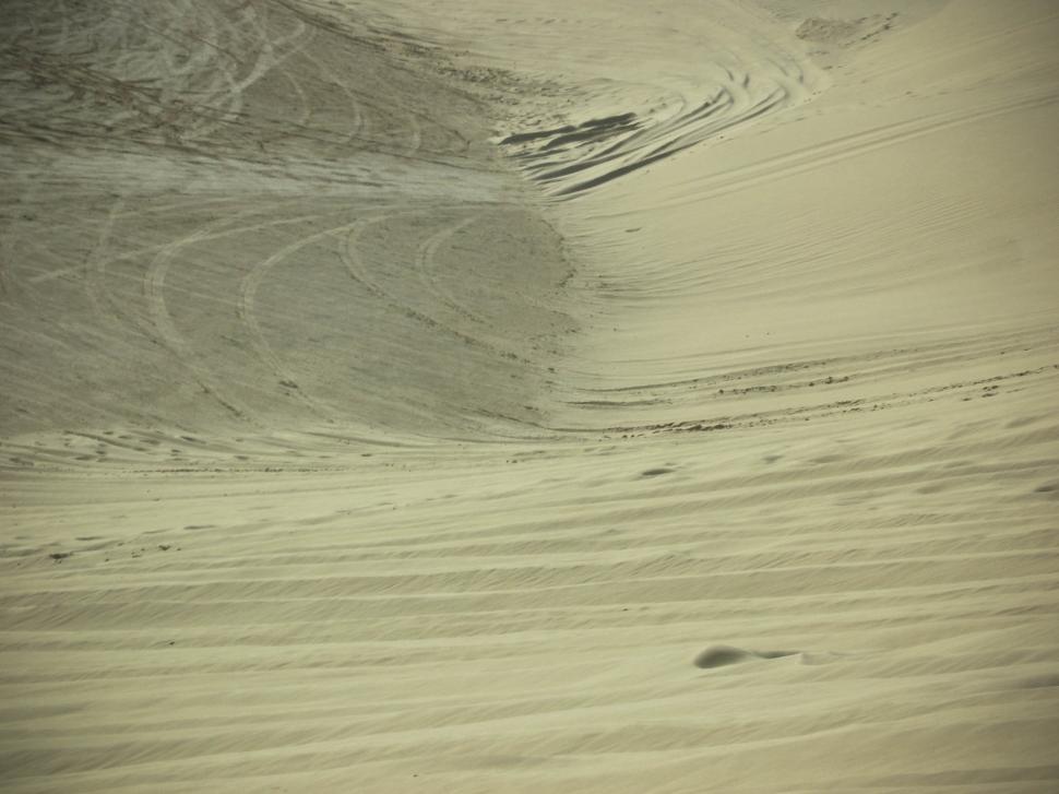 Free Image of Tunisian Desert tracks 