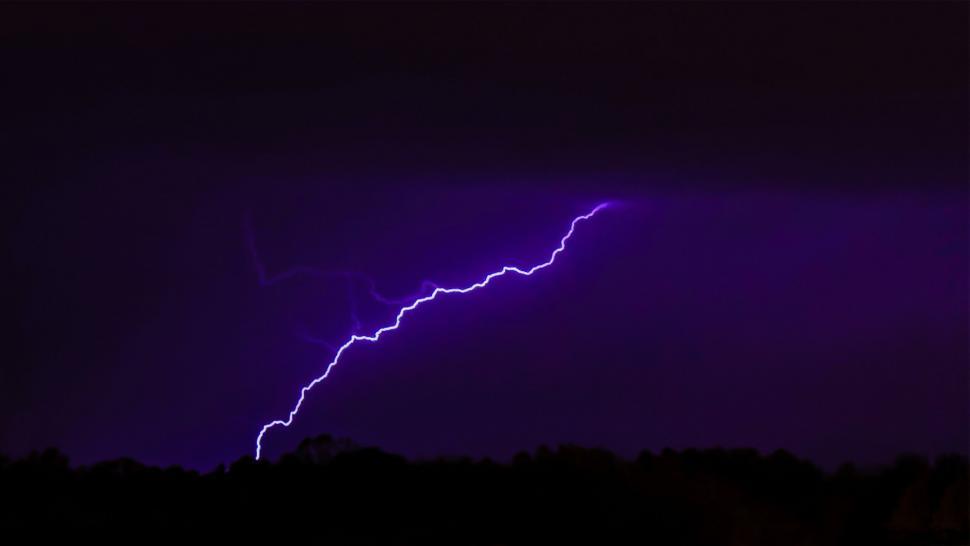 Free Image of Lightning Bolt in Night Sky 