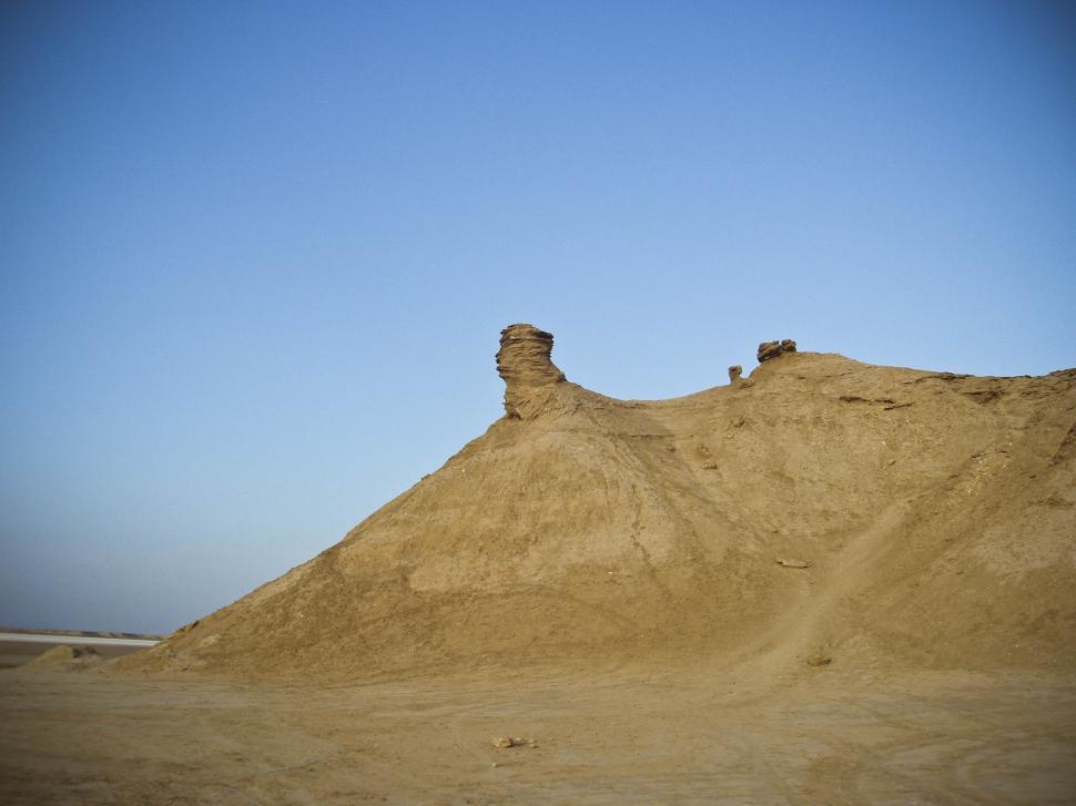 Free Image of Tunisian Desert hill 