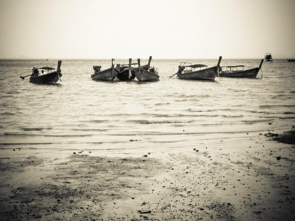 Free Image of row of boats on the beach 