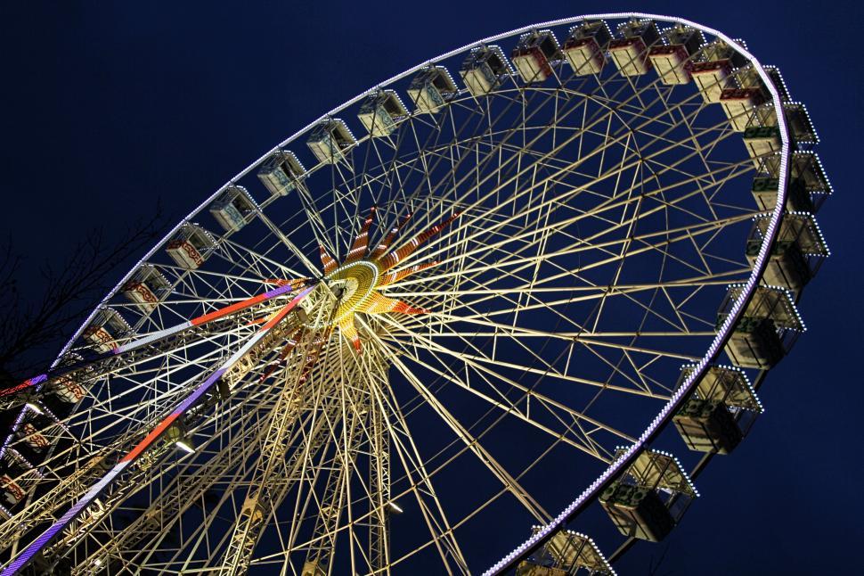 Free Image of Ferris Wheel Lit Up at Night 