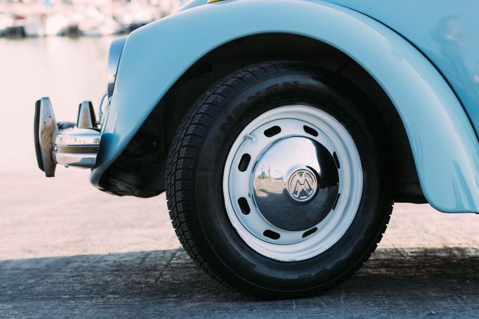 Free Image of Close-Up of the Front Wheels of a Blue Car 