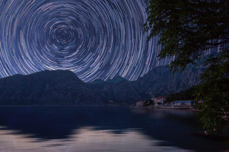 Free Image of Star Trail Over Lake With Mountains 