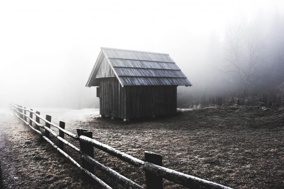 Free Image of Barn in the Fog 