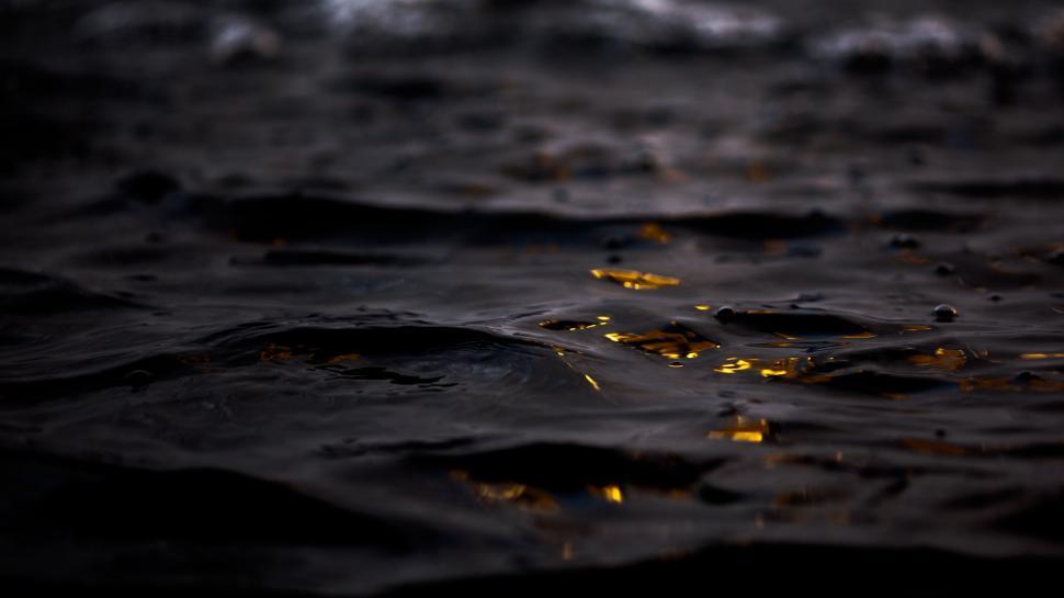 Free Image of Close Up of Water With Yellow Bubbles 