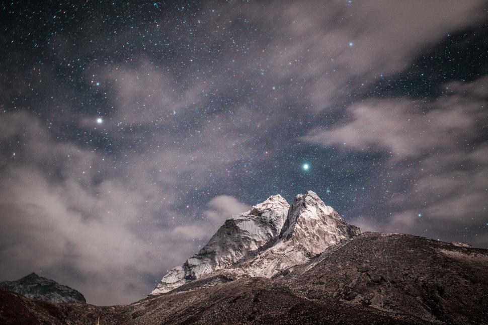 Free Image of Snowy Mountain Under Night Sky Filled With Stars 