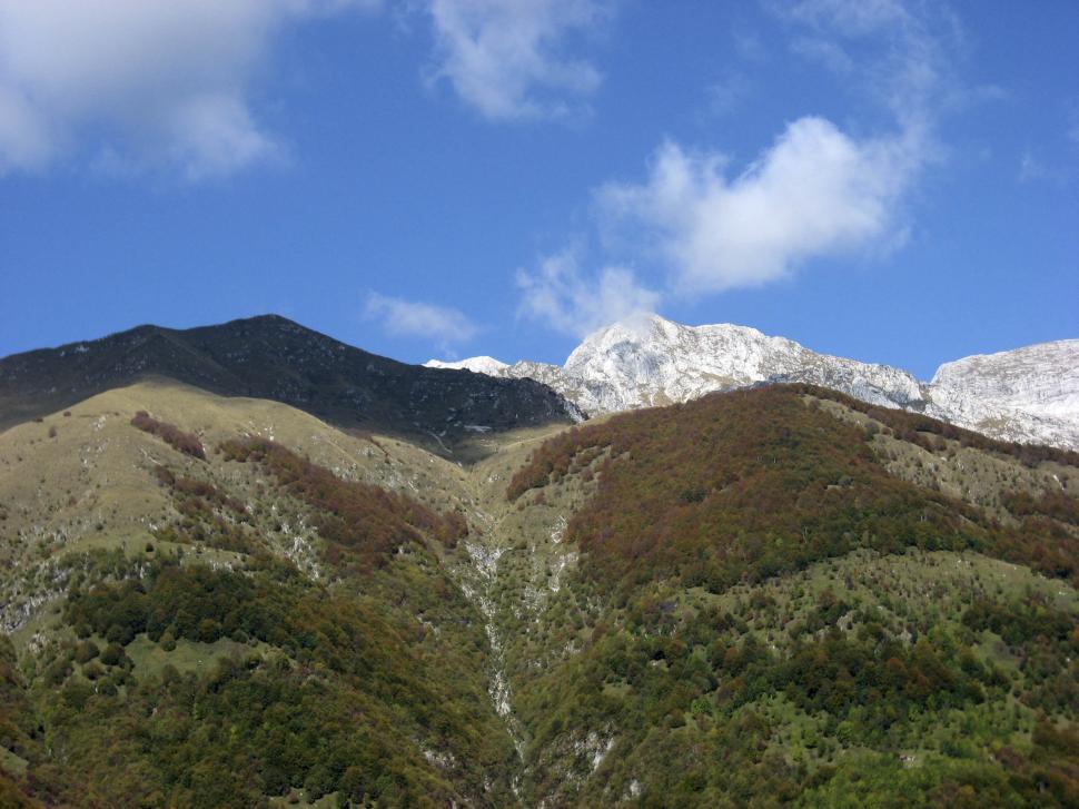 Free Image of Alpine countryside 