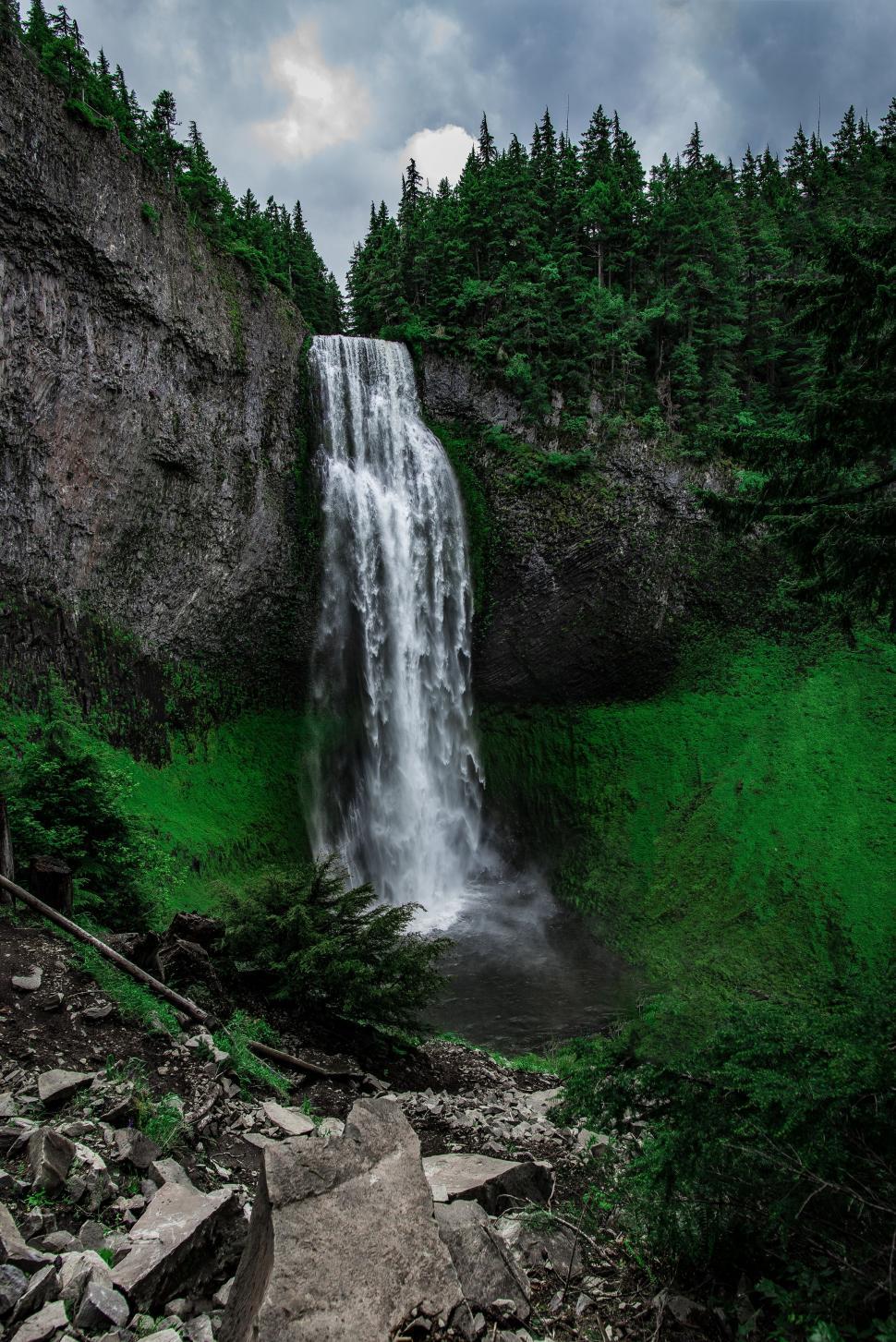 Free Image of Majestic Waterfall in Lush Forest 