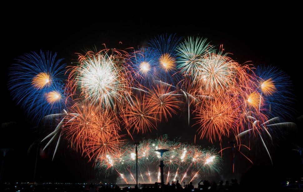 Free Image of Fireworks Lighting up the Night Sky 
