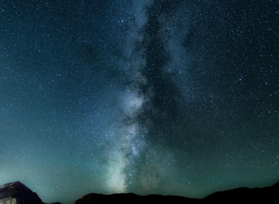 Free Image of Night Sky With Stars and Milky Way 