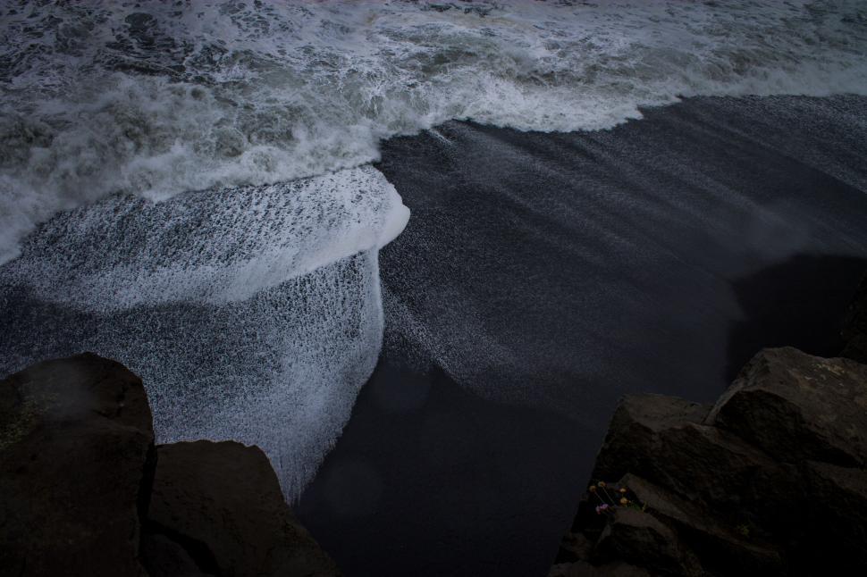 Free Image of Waves Crashing on Rocky Shore 