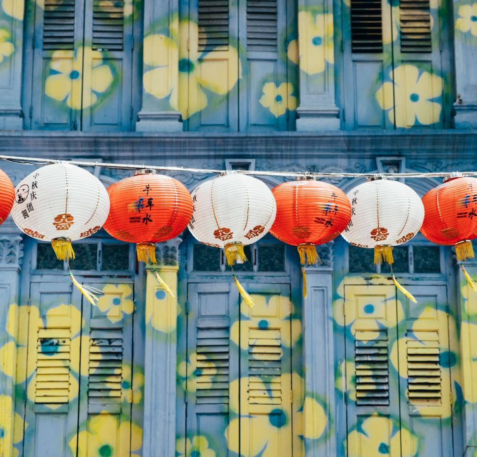 Free Image of Row of Red and White Lanterns Hanging 