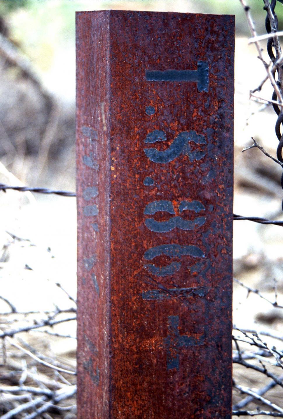 Free Image of Steel marker 