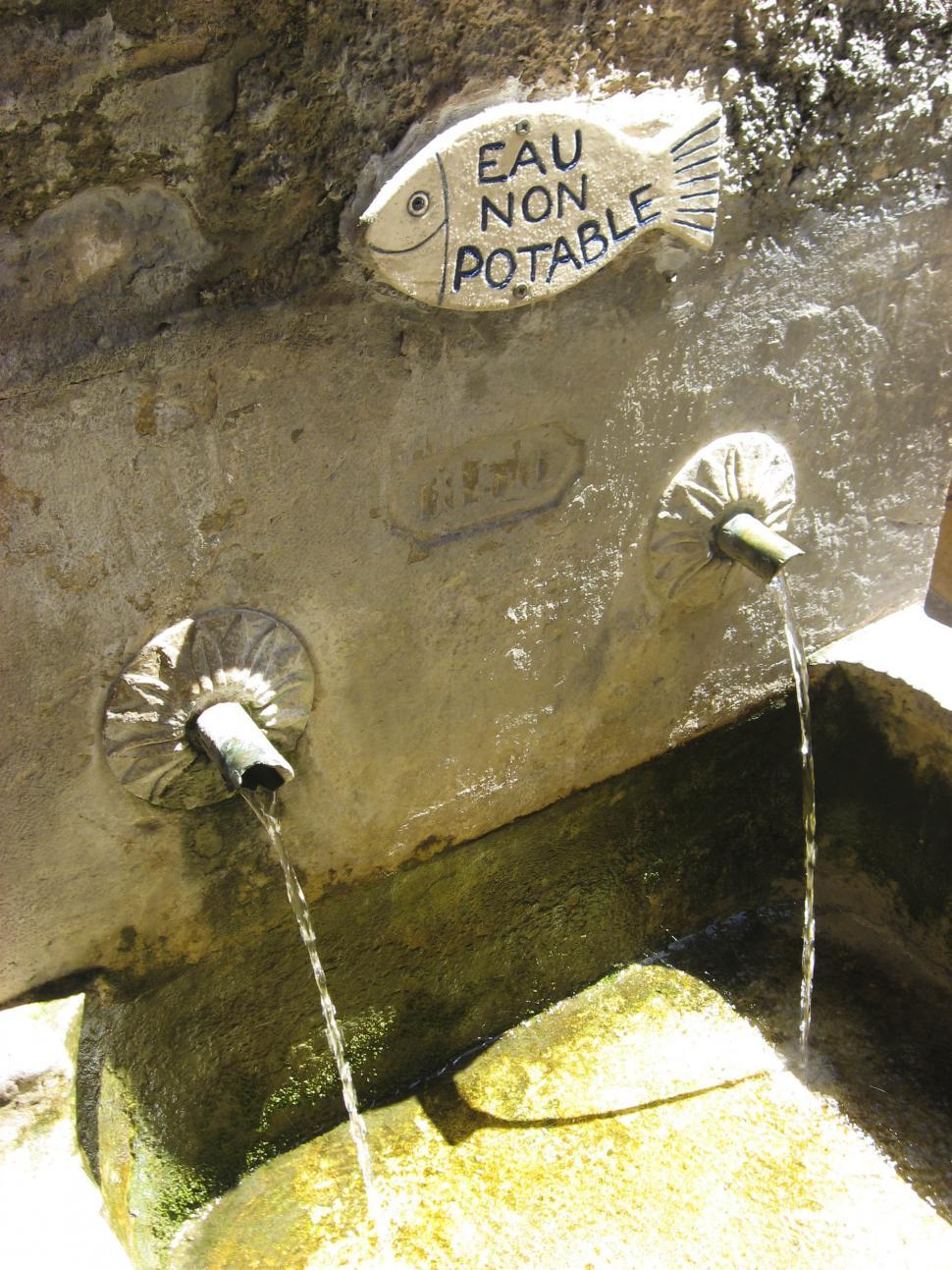 Free Image of water fountain 