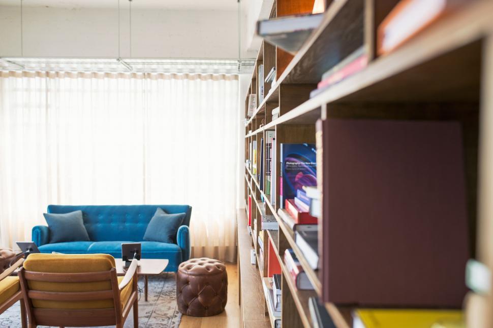 Free Image of Well-Decorated Living Room With Furniture and Book Shelf 