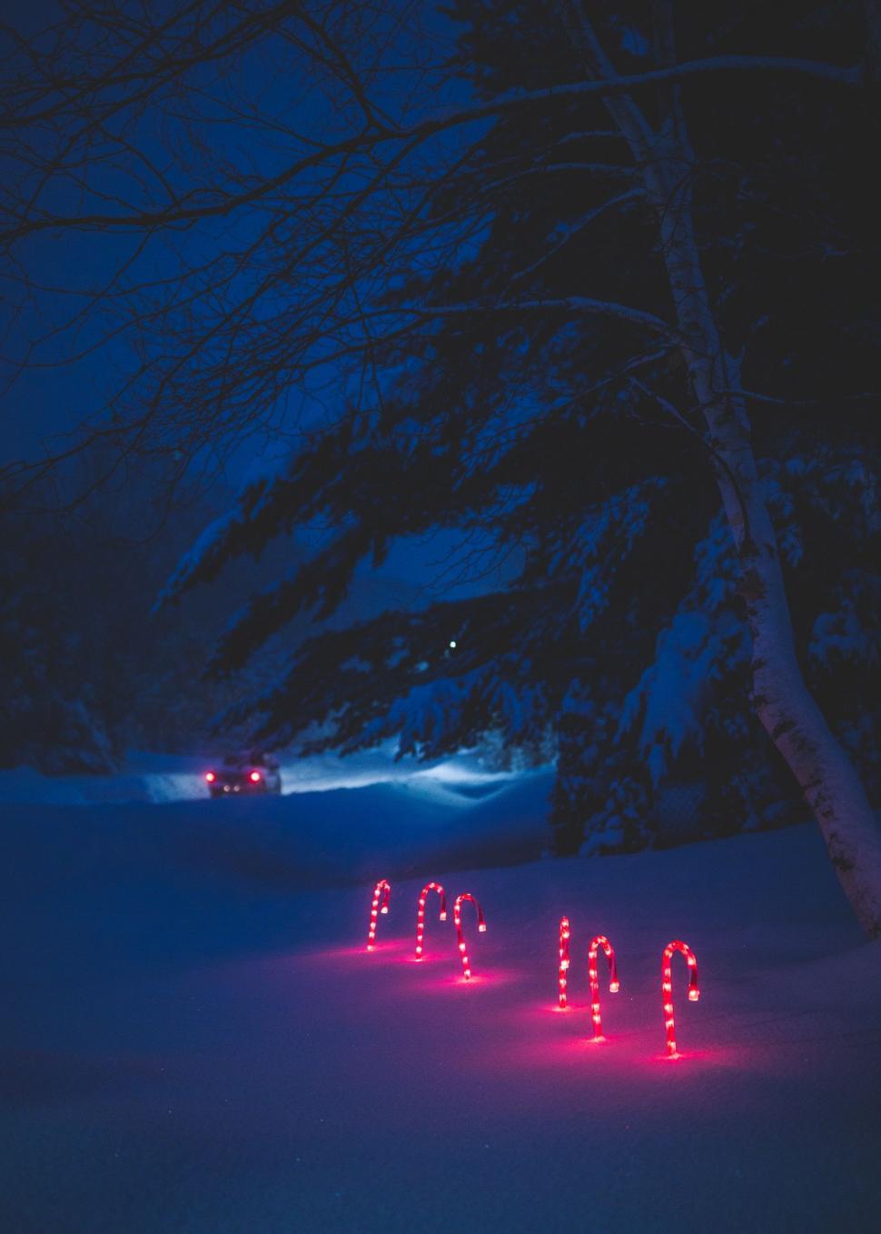 Free Image of Red Lights in Snow 