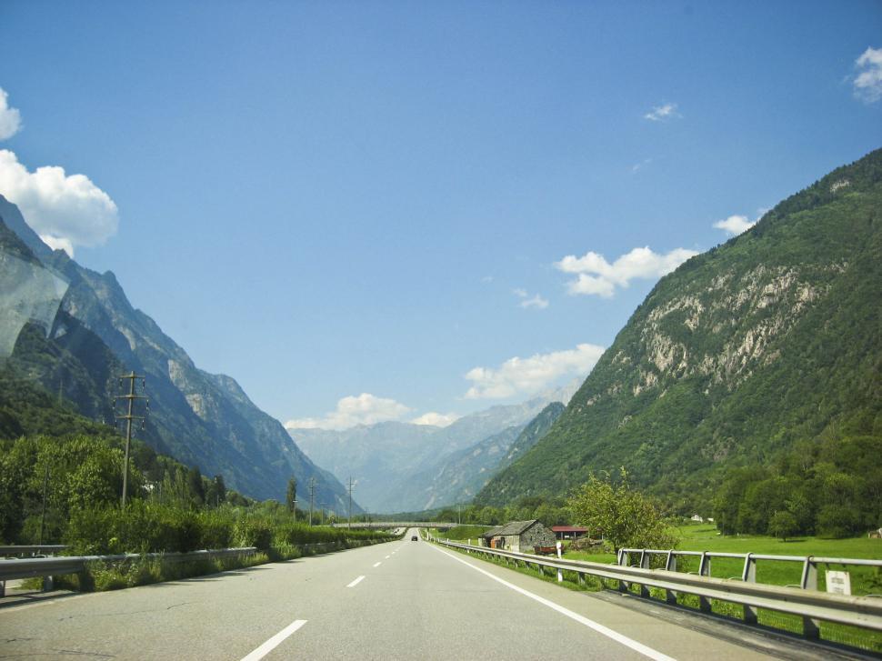 Free Image of alpine road 