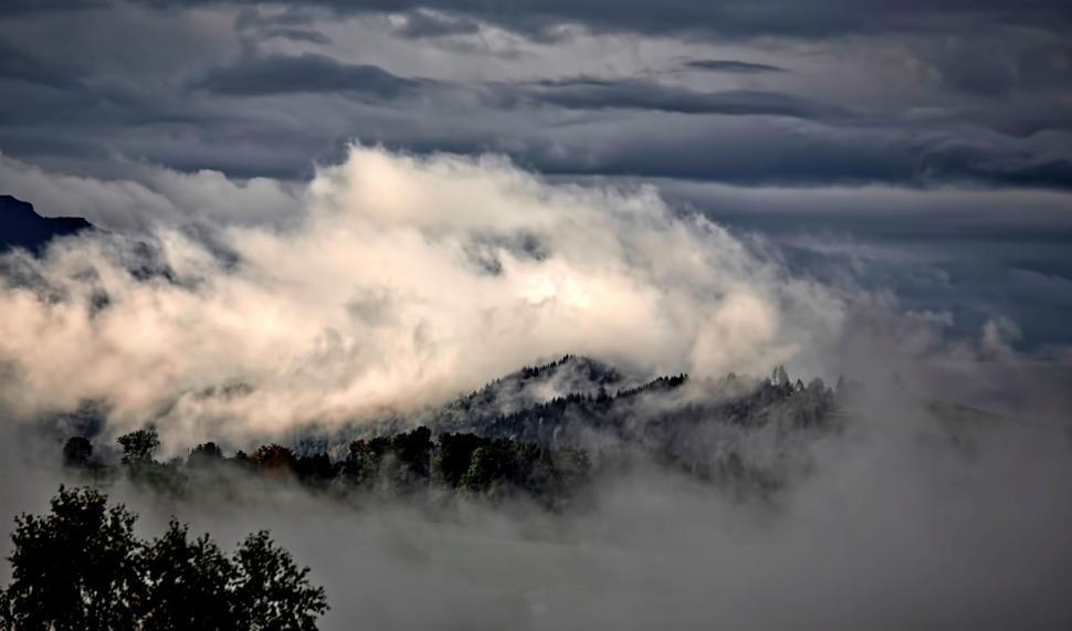 Free Image of Cloud-Covered Mountain and Trees Under Cloudy Sky 