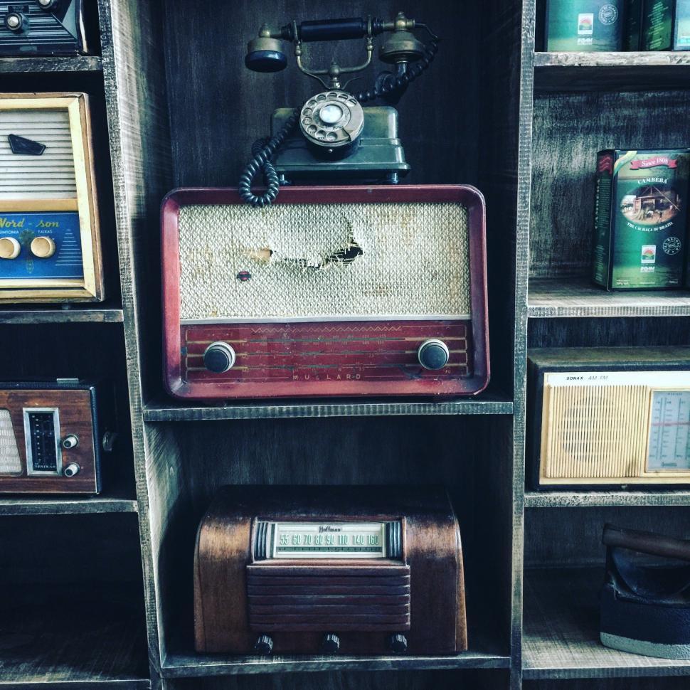 Free Image of Vintage Radio on Shelf 