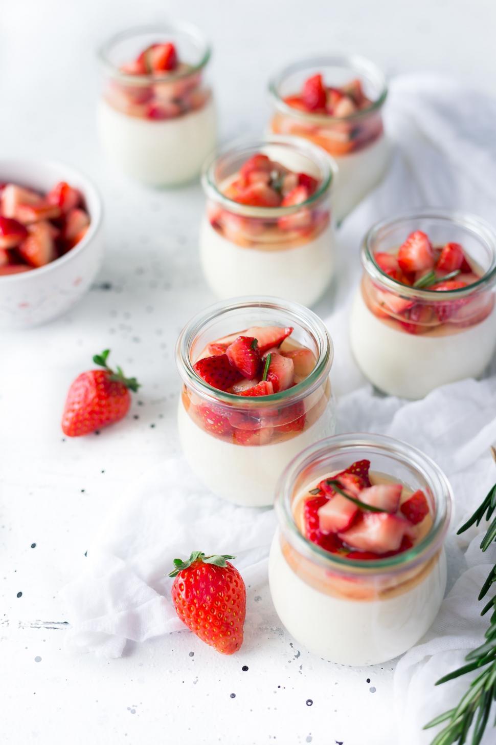 Free Image of Small Jars of Yogurt With Strawberries 
